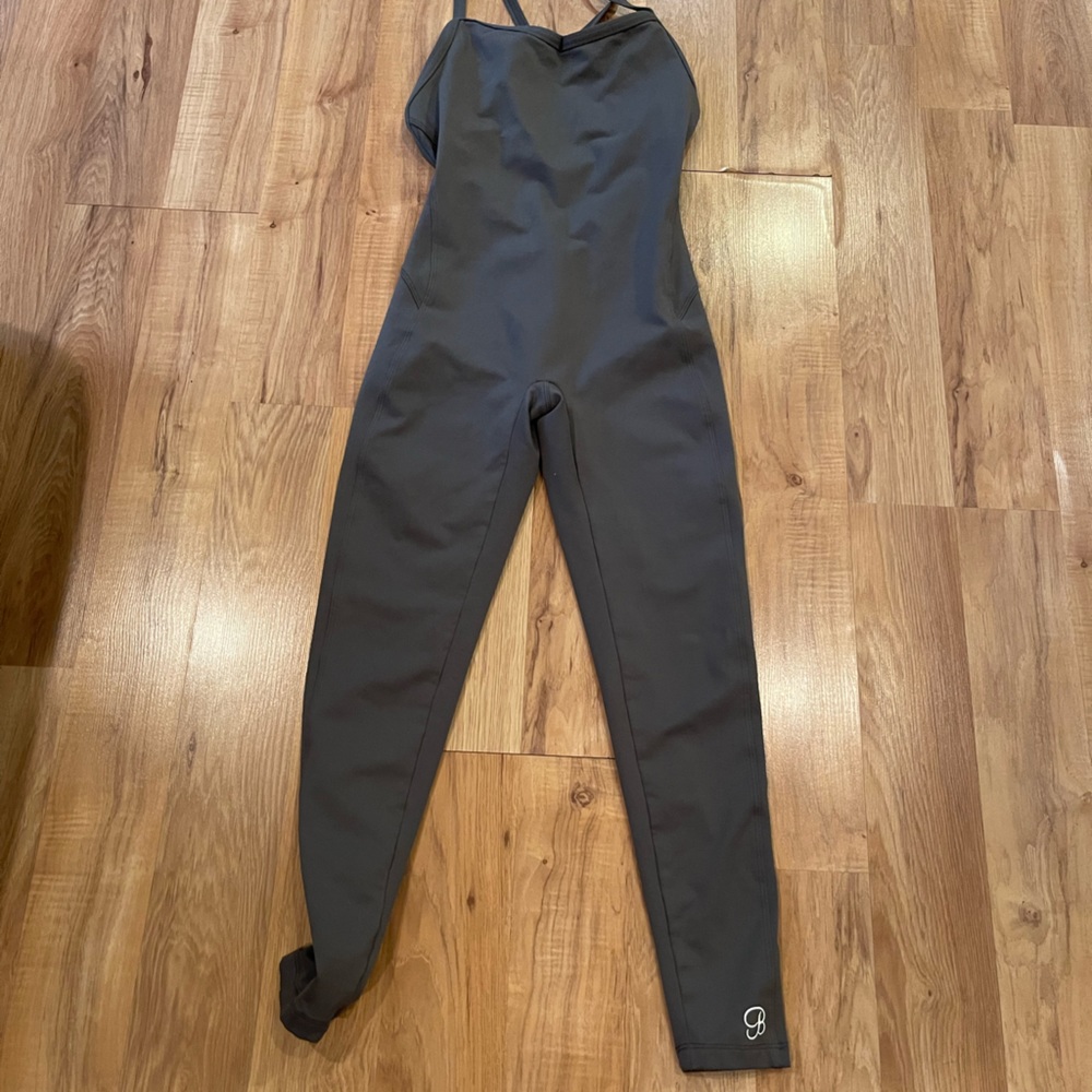 This color is discontinued I belive. Perfect condition. Beautiful green color